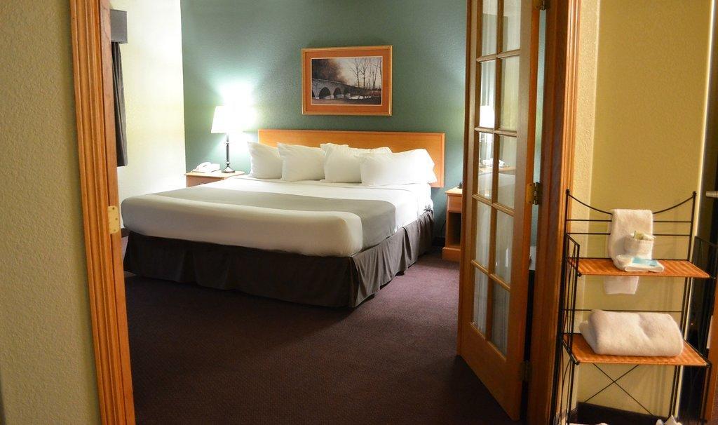 Fossil Creek Hotel & Suites Russell Dış mekan fotoğraf