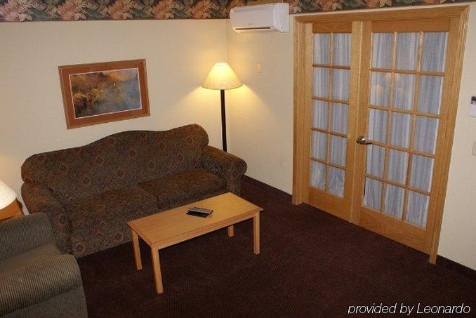 Fossil Creek Hotel & Suites Russell Oda fotoğraf