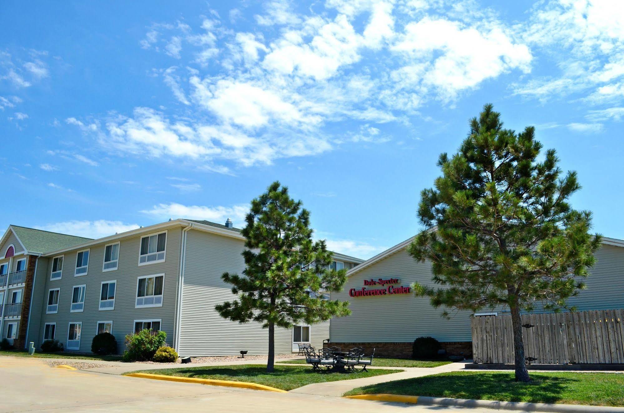 Fossil Creek Hotel & Suites Russell Dış mekan fotoğraf